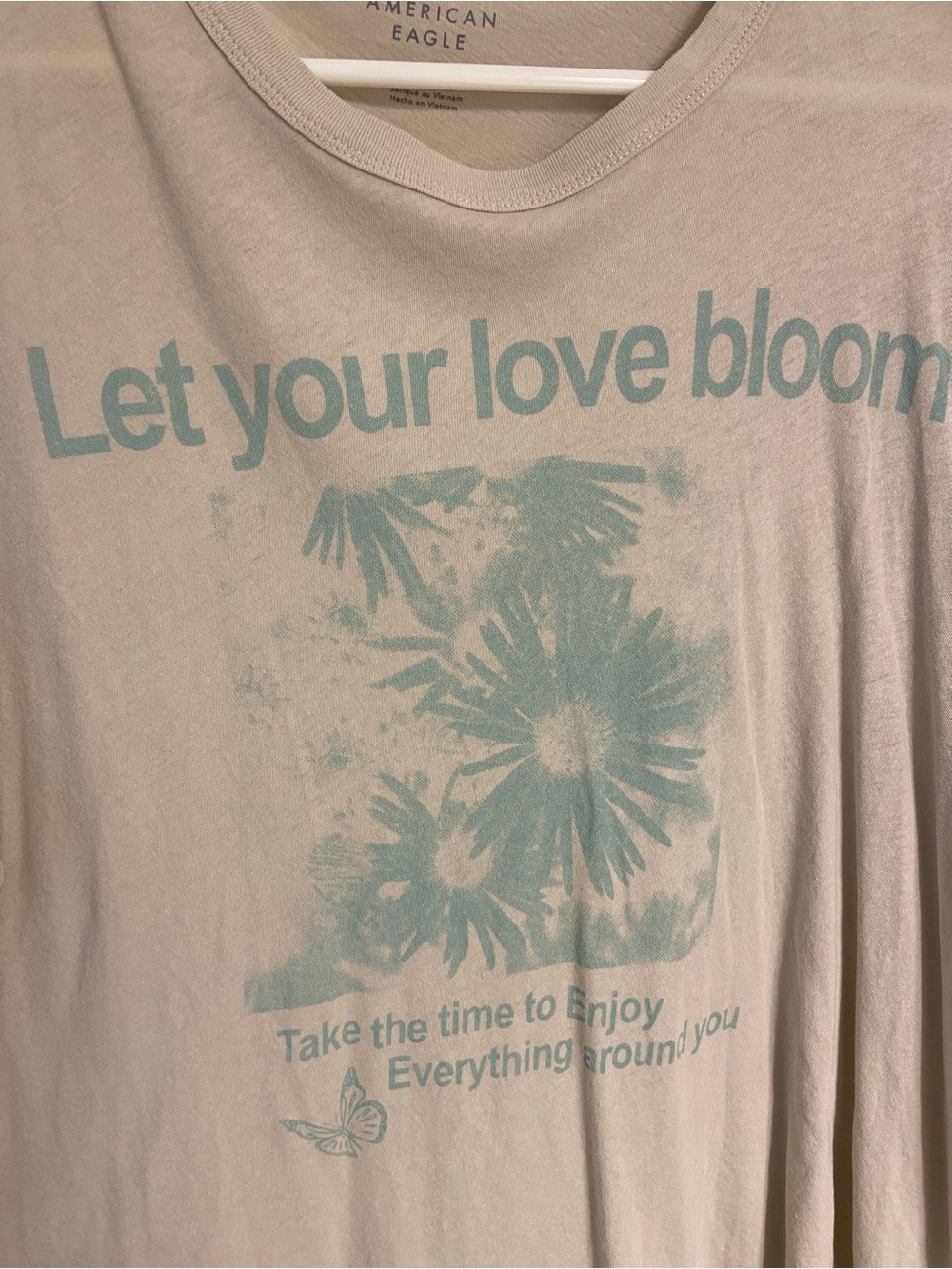 American Eagle Cream Tee with Light Blue Floral Text Graphic 100% Cotton